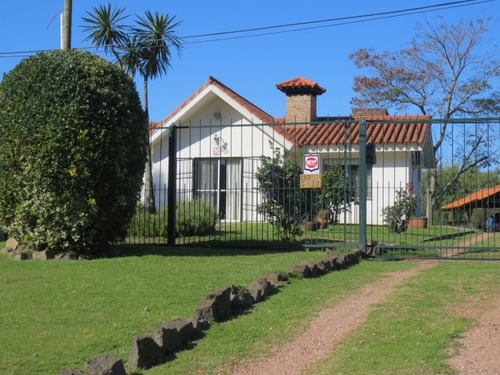 Imagen 1 de 14 de Venta Chale De Tejas + Barbacoa Con Hab Y Baño.apta Banco