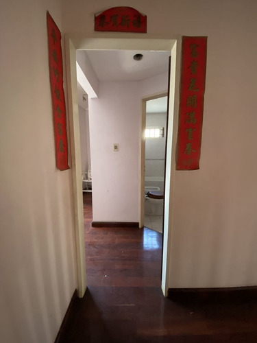 Imagen 11 de 24 de Triplex 5 Amb Con Cochera A Refaccionar. A Mts De Em. Castro
