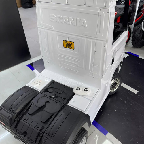 Caminhão Elétrico Infantil 12v Scania 4x4 Com Controle Cor Branco