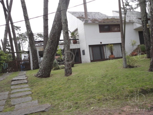Imagen 2 de 12 de Punta Del Este, Mansa, Chalet De 5 Dormitorios Y Servicio, Piscina - Ref: 54153