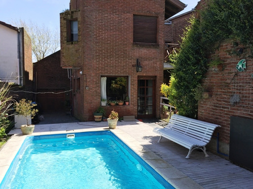 Chalet Con Pileta Y Quincho. Barrio San Carlos