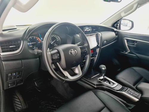 Imagem 3 de 8 de Toyota Hilux Sw4 Srx 2.8 Diesel 7 Lugares