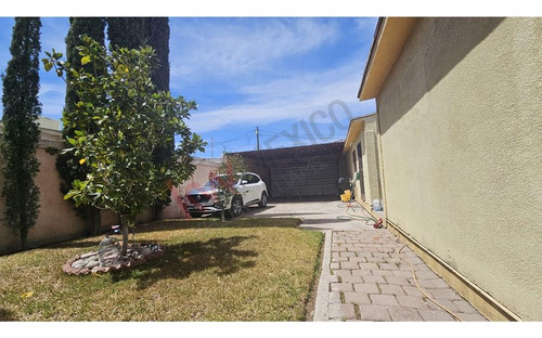 Casa En Venta De 1 Piso Con 3 Recamaras En Planta Baja, Colonia Los Pinos.