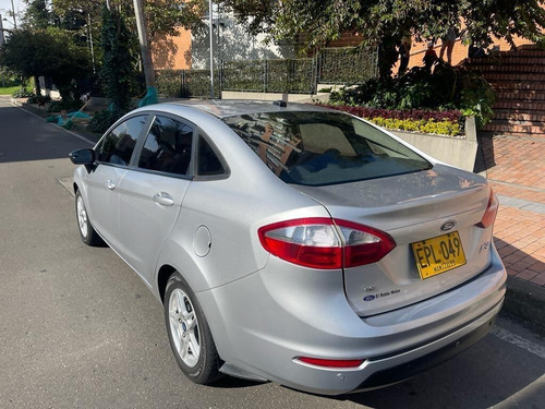 Imagen 6 de 14 de Ford Fiesta 1.6 Se Titanium