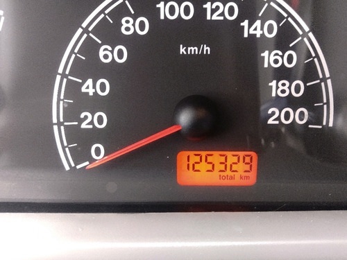 Imagem 10 de 11 de Fiat Siena Fire 1.0 8v (flex) Flex Manual