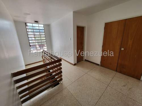 Ms: 25-23085 Vendemos Amplia Casa En La California Sur. A=176m2, 7h, 3b, 3p.