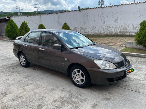 Imagen 2 de 11 de Mitsubishi Lancer Glx 1.6 108mil Km 2015