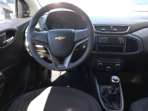 Imagem 10 de 13 de Chevrolet Onix