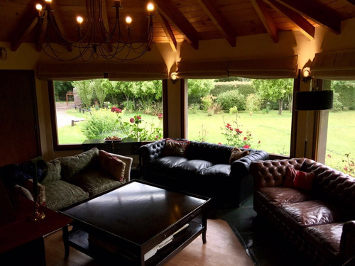 Imagen 4 de 9 de Casa De 4 Dormitorios En V.lago Gutiérrez.