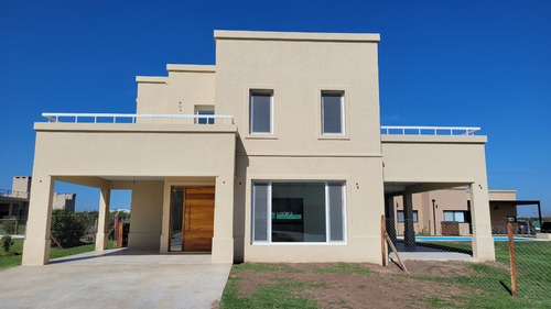 Excelente Casa En Venta En Lote Interno Area 2 San Sebastian