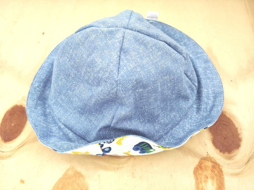 Imagem 7 de 8 de Kit Para Bebê Com Chapéu Dupla Face Pano De Boca E Sapatinho