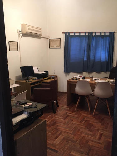 Imagen 10 de 14 de Vendo Casa En Urca 4 Dorm. Frente A Plaza !!