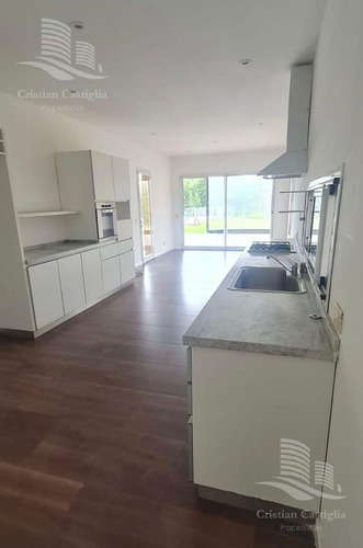 Casa En Venta San Isidro Labrador - 5 Ambientes Con Dependencia De Servicio