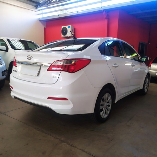 Imagem 3 de 10 de Hyundai Hb20s C.plus/c.style 1.6 Flex 16v Mec.4p Flex 2016