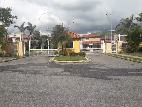 Imagen 2 de 14 de Ligia Guardia Vende Town Houes En Res Cantapiedra La Granja Naguanagua