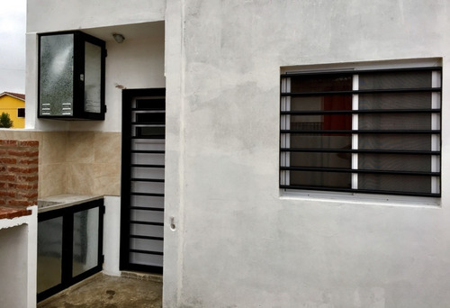 Imagen 11 de 13 de Duplex De 3 Amb Con Patio Y Cochera. Impecable Estado.