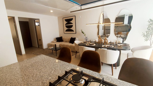 Casa En Venta Entre El Refugio Y Zibata, Estudio O 4ta Recamara, 3.5 Baños