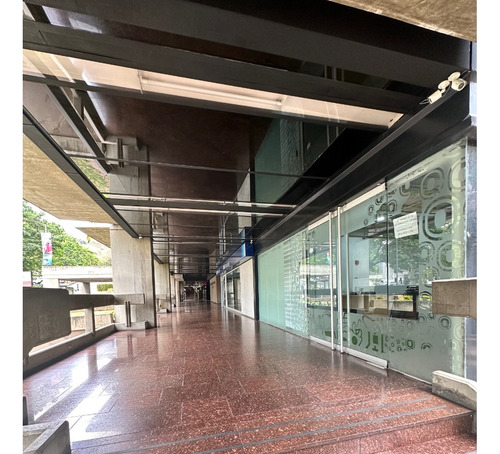 Local Comercial Con Mezzanina Y Terraza De 220 Mt2. Ar