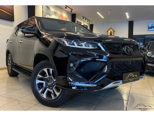 Toyota Hilux SW4 2.8 D-4D TURBO DIESEL DIAMOND 7L 4X4 AUTOMÁTICO