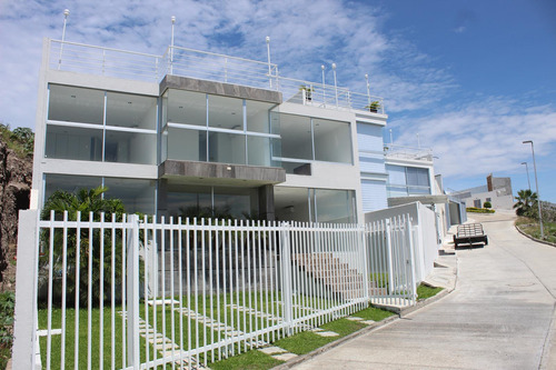 Hermosa Casa Con Vista Al Lago Desde Todos Los Espacios