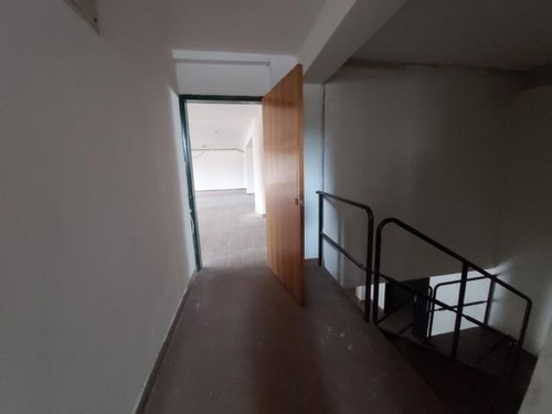 Imagen 18 de 30 de Local Comercial En Venta En Centro Barquisimeto Lara ++22-11158 */ M.c T. N° +0-4-2-4- 5.5.6. 5.7. 5.9 *--**