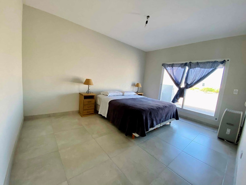 Imagen 9 de 28 de Excelente Casa De 3 Habitaciones, 2 Baños Y Toilette, 2 Plantas, Con Piscina, Sobre Lote Al Agua!!