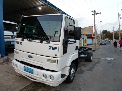Imagem 5 de 15 de Ford Cargo 712