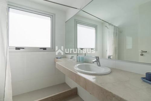 Alquiler Apartamento Tres Dormitorios Playa Brava Edificio Brava Biarritz