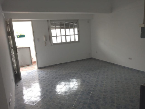 Imagen 5 de 13 de Depto. 2 Amb. Muy Buen Estado Zona Ateneo