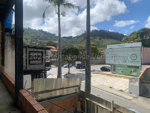 Casa Comercial En Venta En La Trinidad 24-18147 Cs