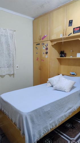 Casa Com 3 Quartos, 2 Banheiros, Salão De Festas Com Churrasqueira, Copa Cozinha, Sala Ampla E Edicula