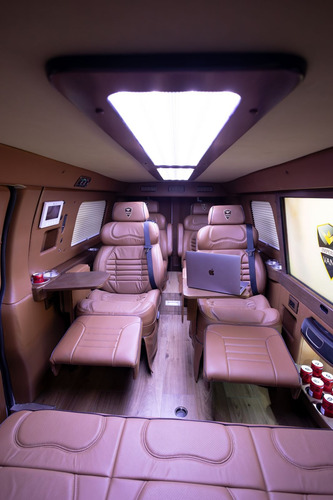 Express De Imperial Vans Jet Van Limo 2025