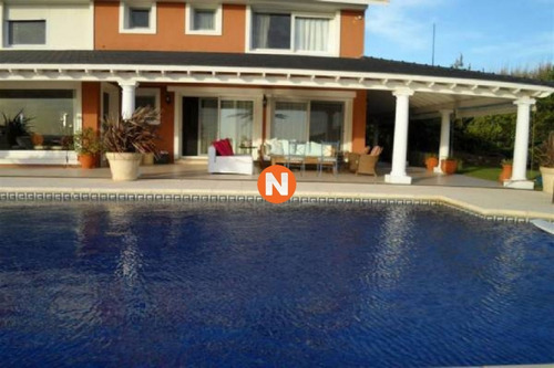 Casa En Venta, Solanas, Punta Ballena, 6 Dormitorios.- Ref: 208487