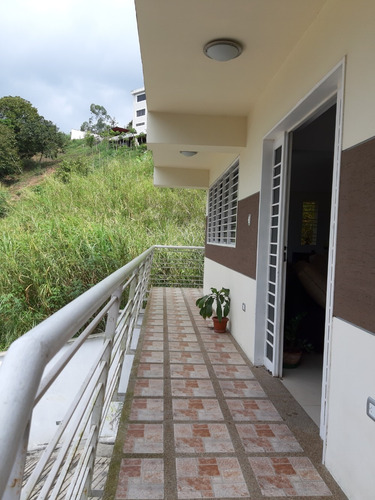 Imagen 2 de 14 de Venta De Casa Colinas De Carrizal Urbanización El Golf Rz