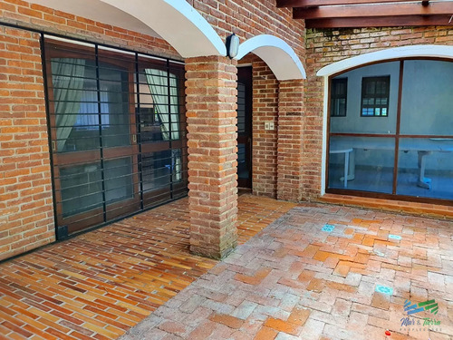 Vendo Casa 4 Dormitorios, Terreno 3.000 M2, Piscina, En Brava, Punta Del Este