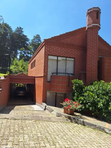 Vendo Amplia Casa 255 Mts En El Poblado Cola Del Zorro