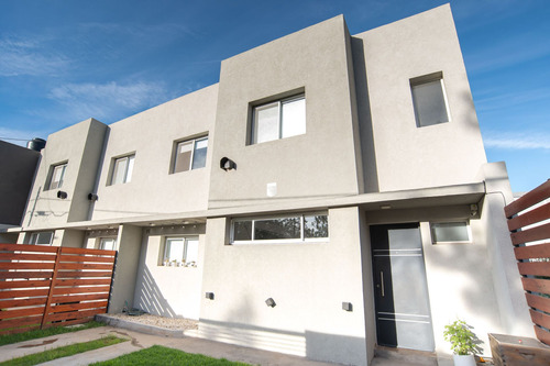 Casa Duplex 3 Habitaciones En Venta Gonnet