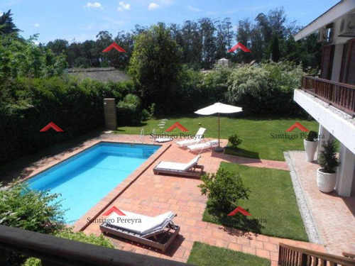 Punta Del Este, Casa En Golf, 6 Dormitorios, Piscina *