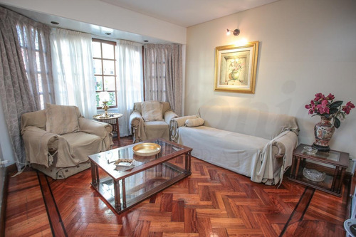 Imagen 2 de 30 de Venta Casa En 2 Plantas - Jardín - Cochera Para 3 Autos - Belgrano