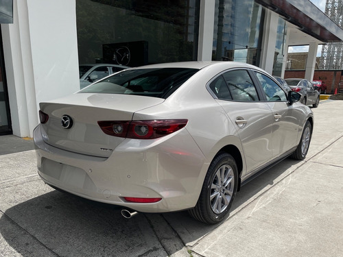 Imagen 6 de 24 de Mazda 3 Sedan Touring At Hibrido 2.0 2023