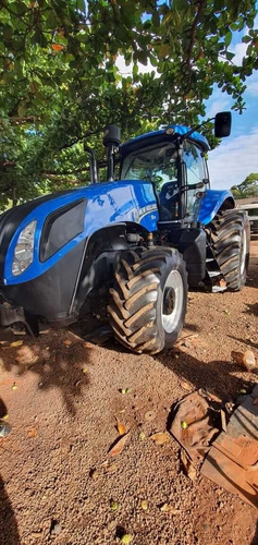 Trator New Holland T8. 295.