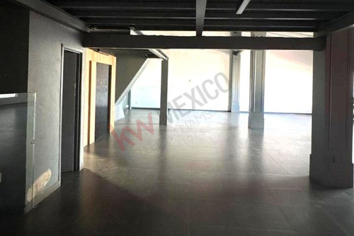 Local Comercial En Renta De 720 M2 Sobre Bernardo Quintana, Querétaro