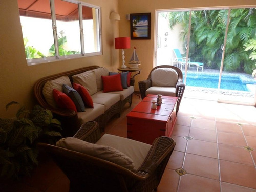 Imagen 1 de 10 de Hermosa Villa En Metro Country Club,