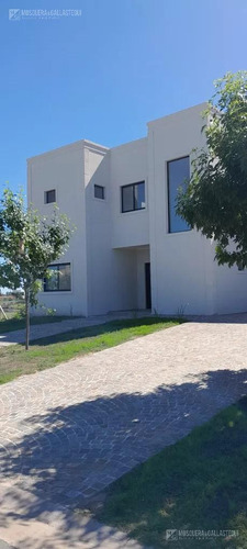 Casa En  Venta En El Naudir