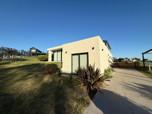Casa 4 Amb Con Piscina. Barrio Privado