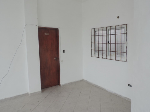 Imagen 4 de 10 de Local Comercial En San Clemente (cos 28)