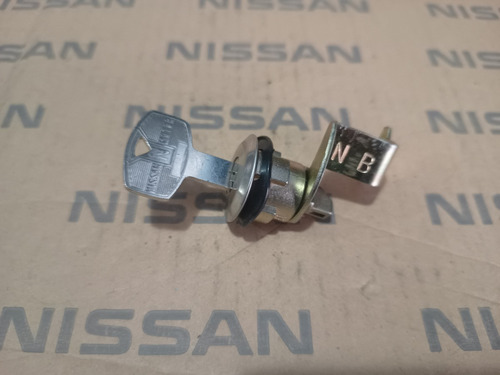 Chapa Plana  Con Llaves Nissan Datsun Con 1 Llave 