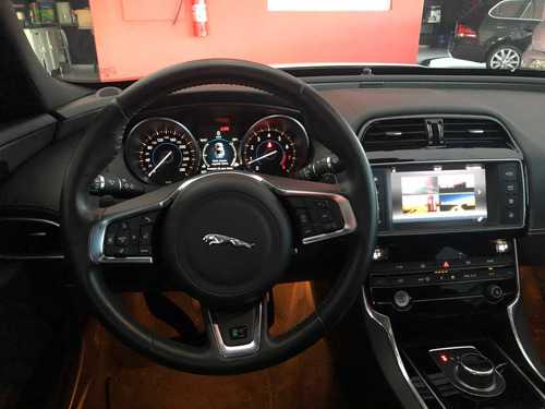 Jaguar Xe 2.0 16v Si4 Turbo Gasolina R-sport 4p Automático