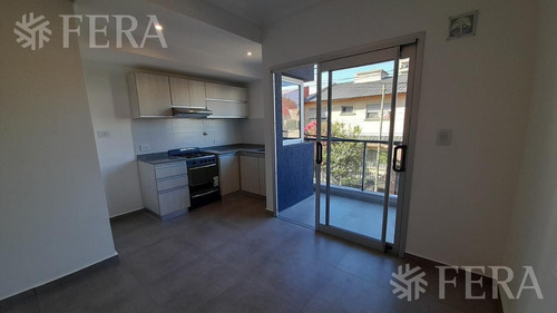 Imagen 1 de 19 de Venta De Departamento 3 Ambientes Con Cochera En Wilde (28604)