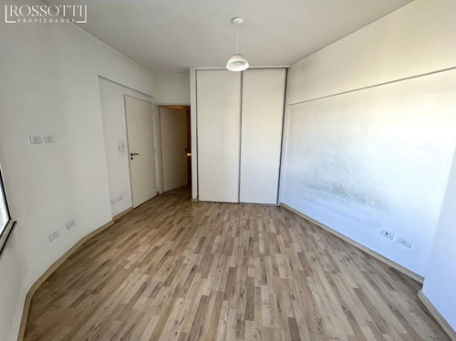 Muy Buen Dpto De 2 Ambientes Al Frente Con Balcon - Amenities - Seguridad 24hs - Apto Profesional